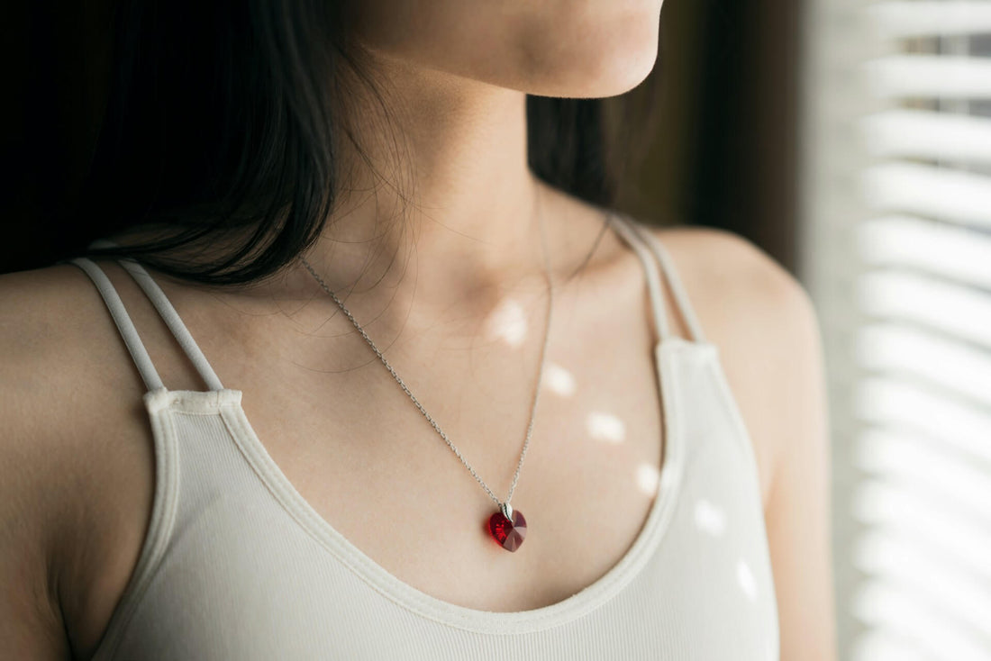 How Should a Necklace Fall? The Ultimate Length Guide for Every Neckline