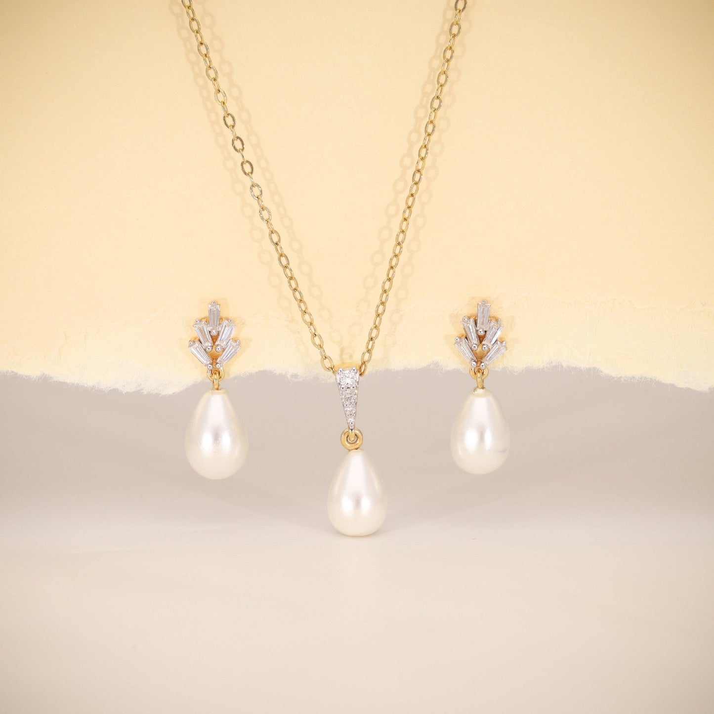 Perl Pendent Earring Set