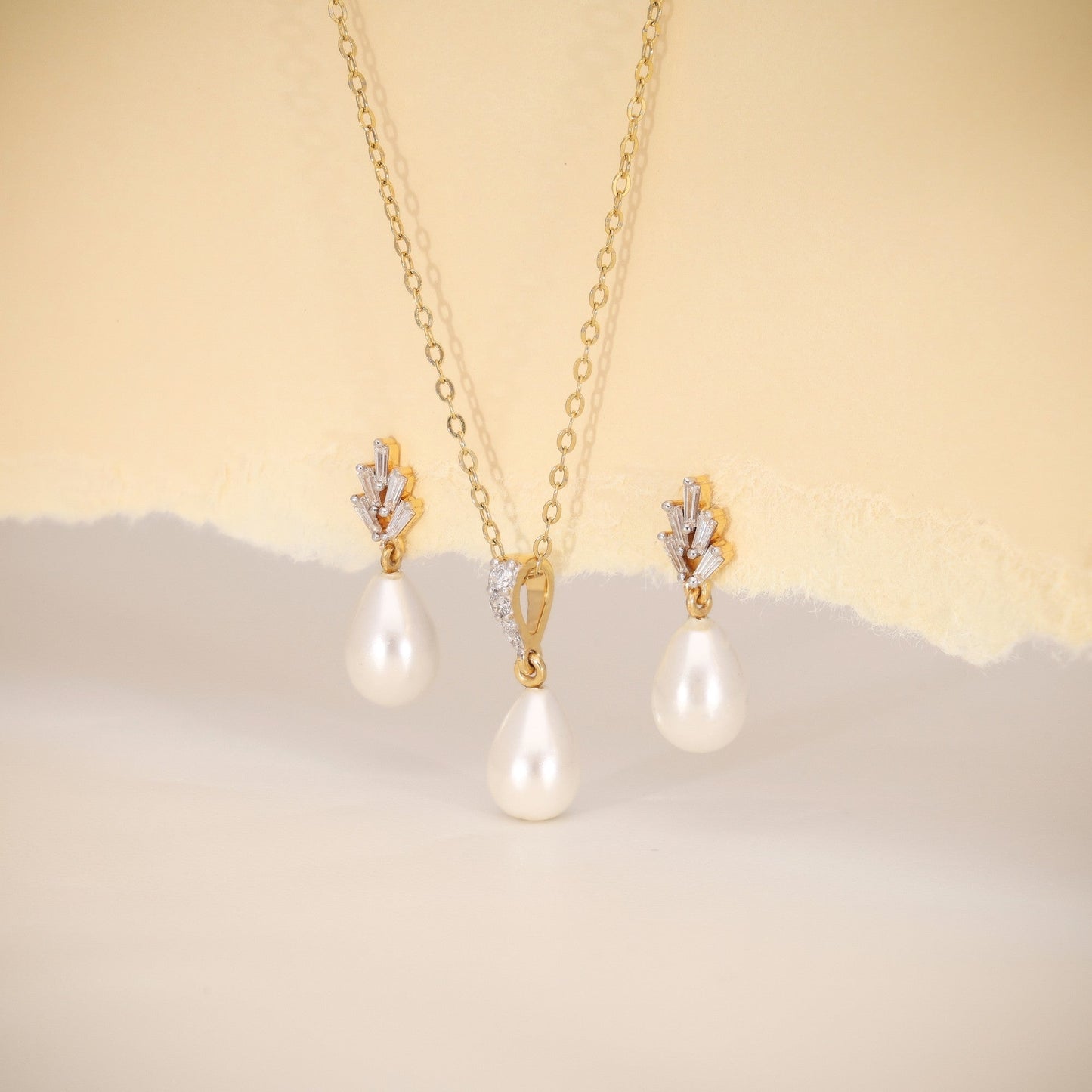 Perl Pendent Earring Set