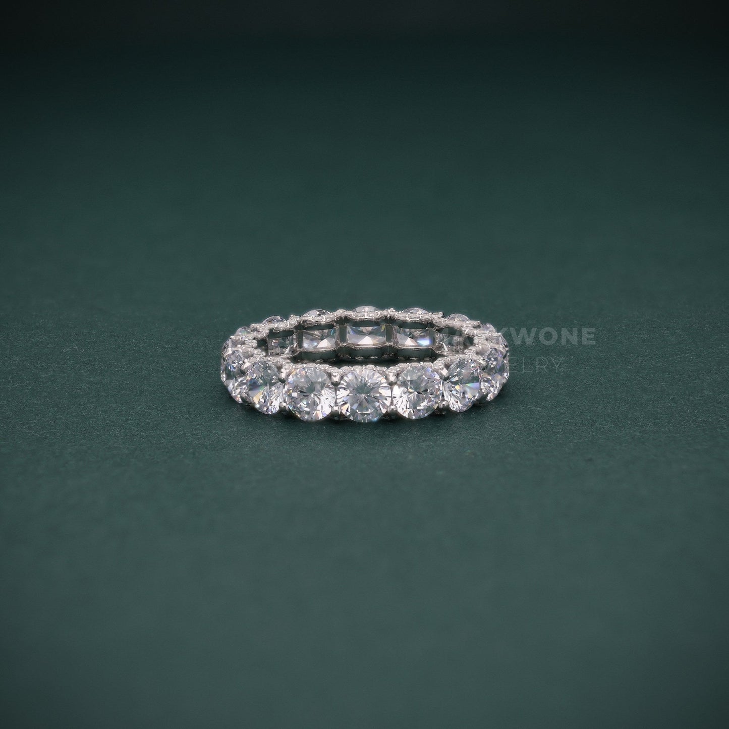 Round-Cut Diamond Eternity Band