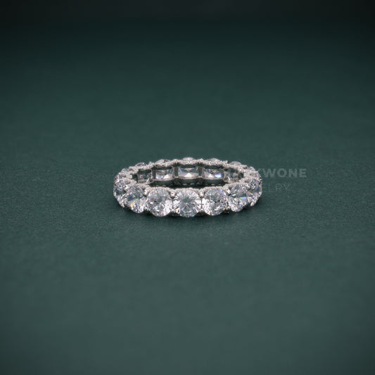 Round-Cut Diamond Eternity Band